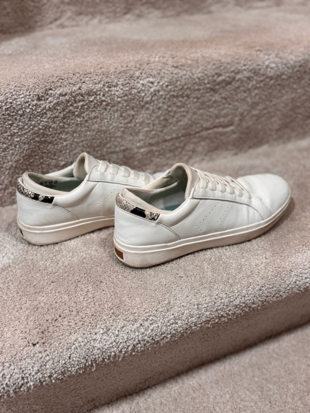 Dr Scholl’s White Sneakers - 9.5 Women’s - EUC